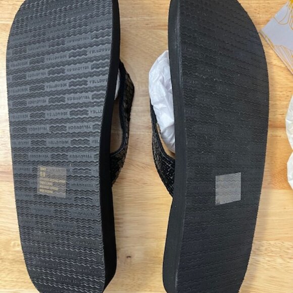 Yellow Box Sandy Sandals Flip-Flops Black Sequin NIB Size 11 - Picture 5 of 5